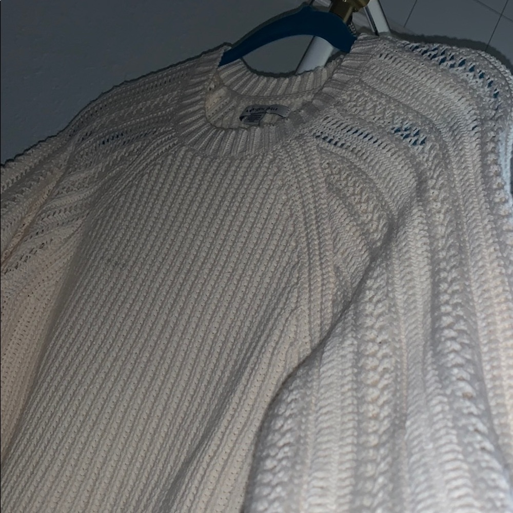 American Eagle XS Cream/White cropped Sweater